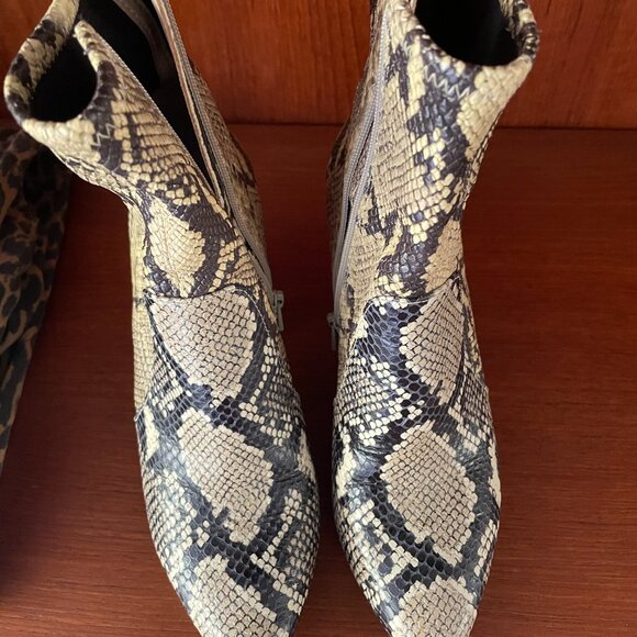 LOEFFLER RANDALL ISLA ANKLE BOOTIE- Sz 7 - Picture 2 of 6